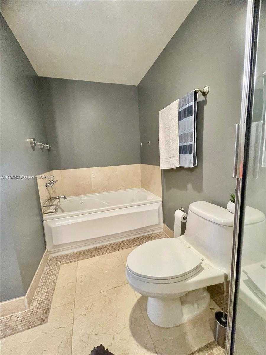 Small Image of 2030 SOUTH DOUGLAS RD #816, Coral Gables Number 12