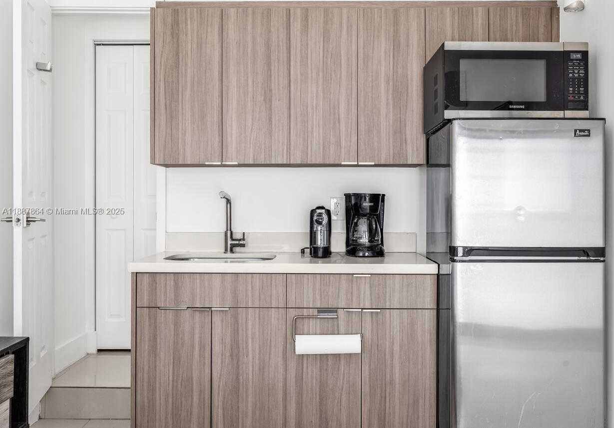Small Image of 7910 BYRON AVE #4, Miami Beach Number 11