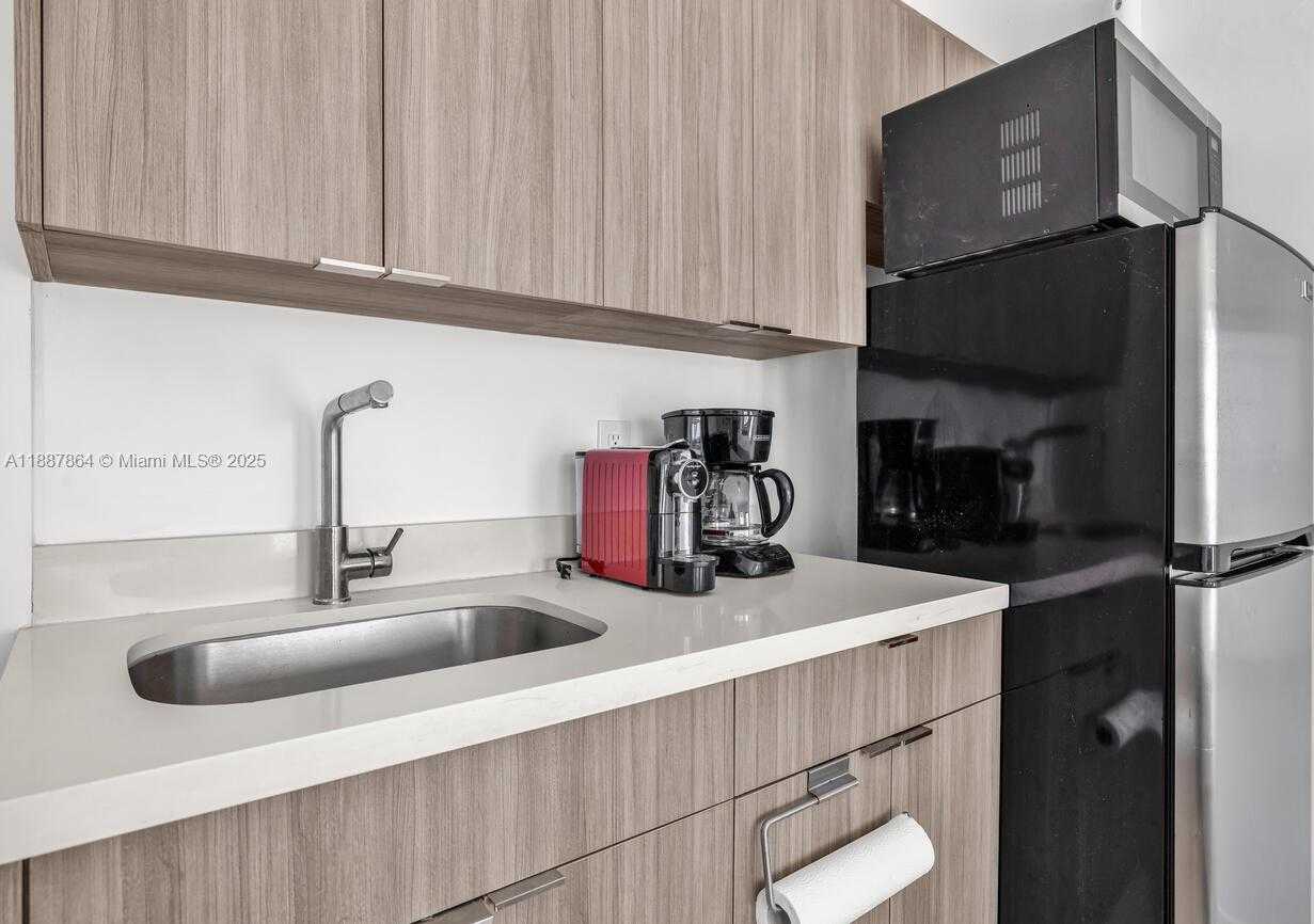 Small Image of 7910 BYRON AVE #4, Miami Beach Number 12