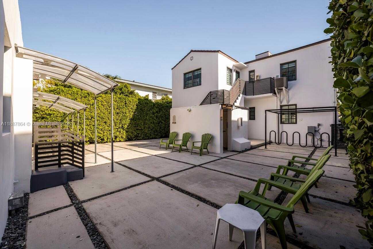 Small Image of 7910 BYRON AVE #4, Miami Beach Number 3