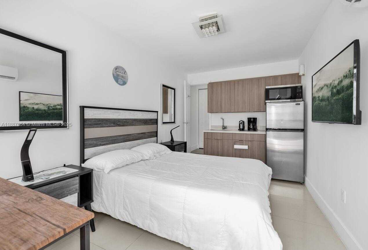 Small Image of 7910 BYRON AVE #4, Miami Beach Number 7