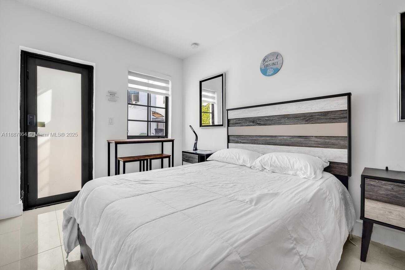 Small Image of 7910 BYRON AVE #4, Miami Beach Number 8