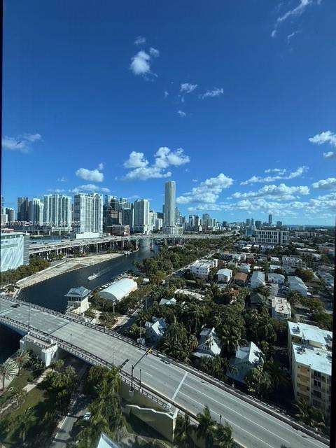 Small Image of 10 SOUTH WEST SOUTH RIVER DR #PHI03, Miami Number 14