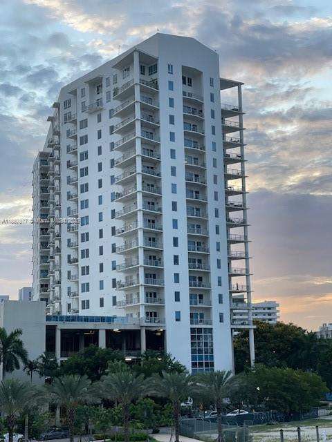 Small Image of 10 SOUTH WEST SOUTH RIVER DR #PHI03, Miami Number 2