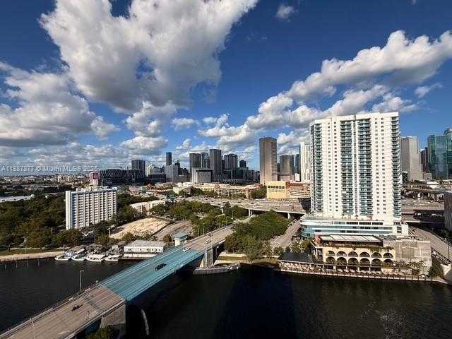 Small Image of 10 SOUTH WEST SOUTH RIVER DR #PHI03, Miami Number 29
