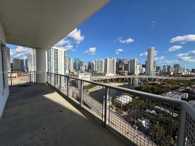 Small Image of 10 SOUTH WEST SOUTH RIVER DR #PHI03, Miami Number 3