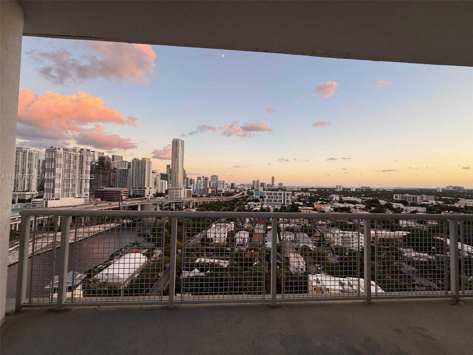 Small Image of 10 SOUTH WEST SOUTH RIVER DR #PHI03, Miami Number 33