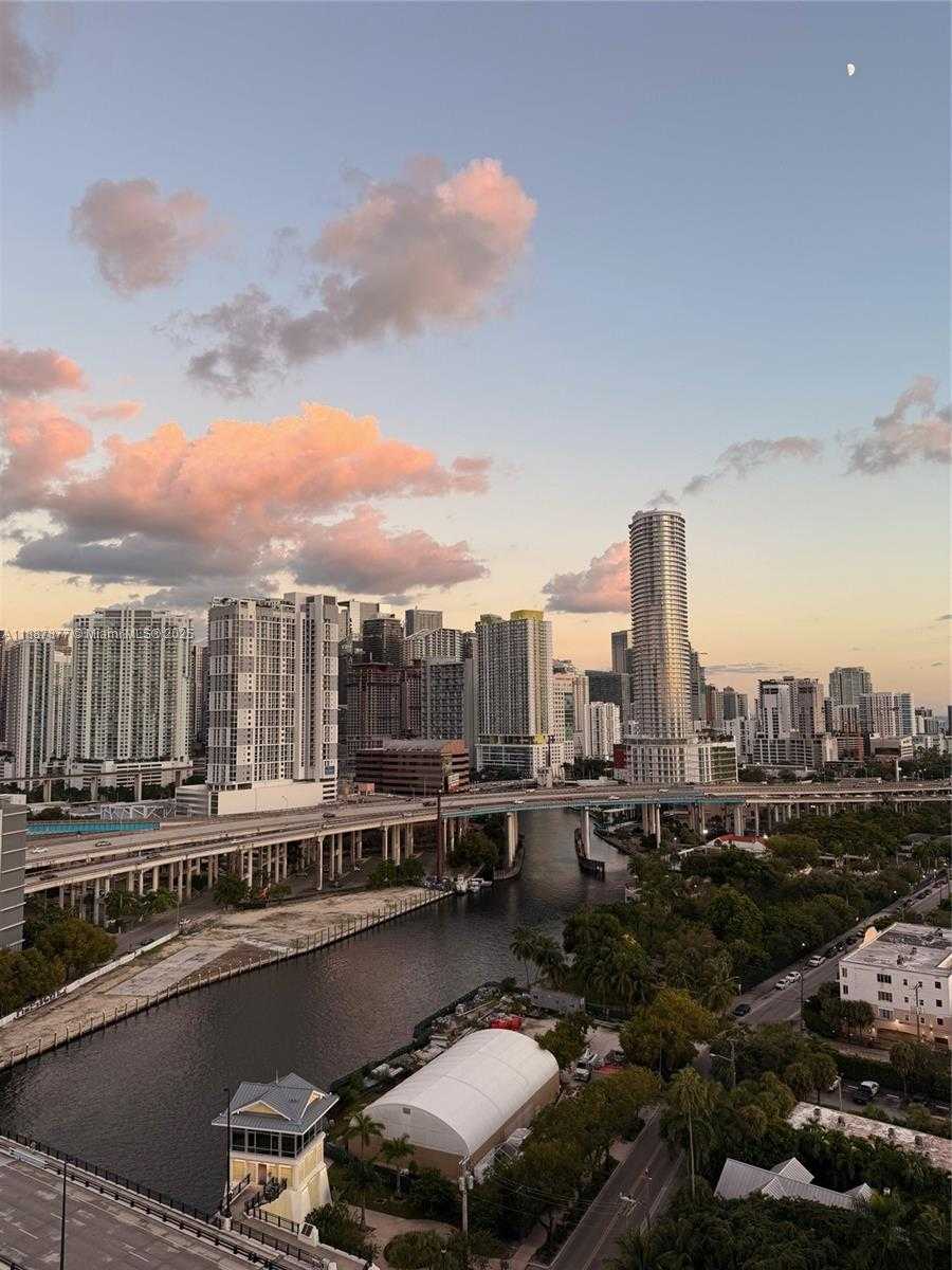 Small Image of 10 SOUTH WEST SOUTH RIVER DR #PHI03, Miami Number 34
