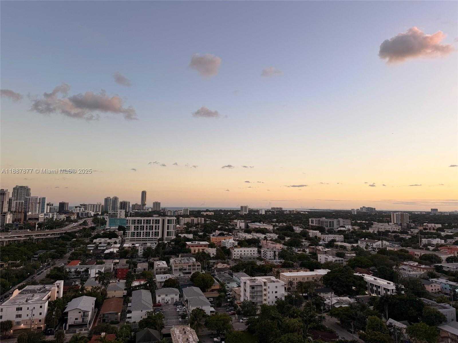 Small Image of 10 SOUTH WEST SOUTH RIVER DR #PHI03, Miami Number 35