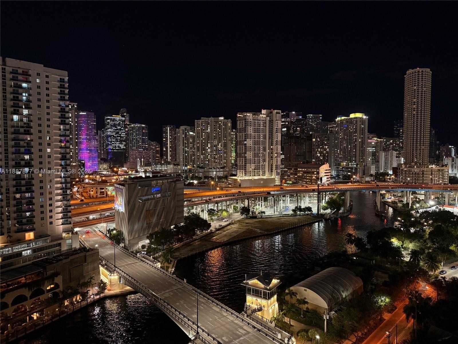 Small Image of 10 SOUTH WEST SOUTH RIVER DR #PHI03, Miami Number 39