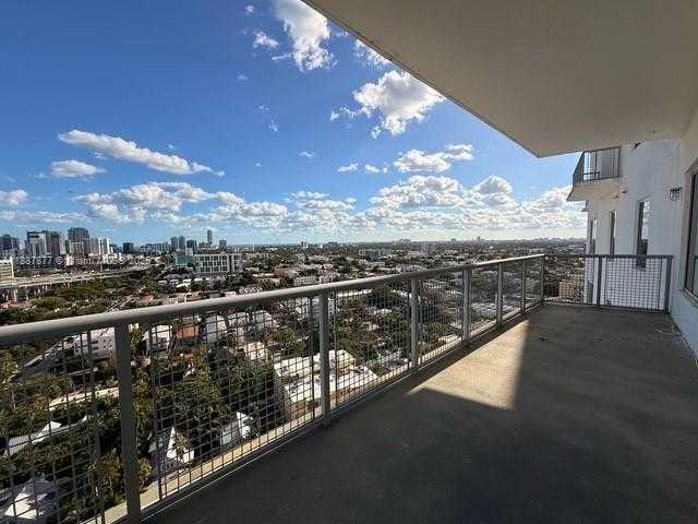 Small Image of 10 SOUTH WEST SOUTH RIVER DR #PHI03, Miami Number 4