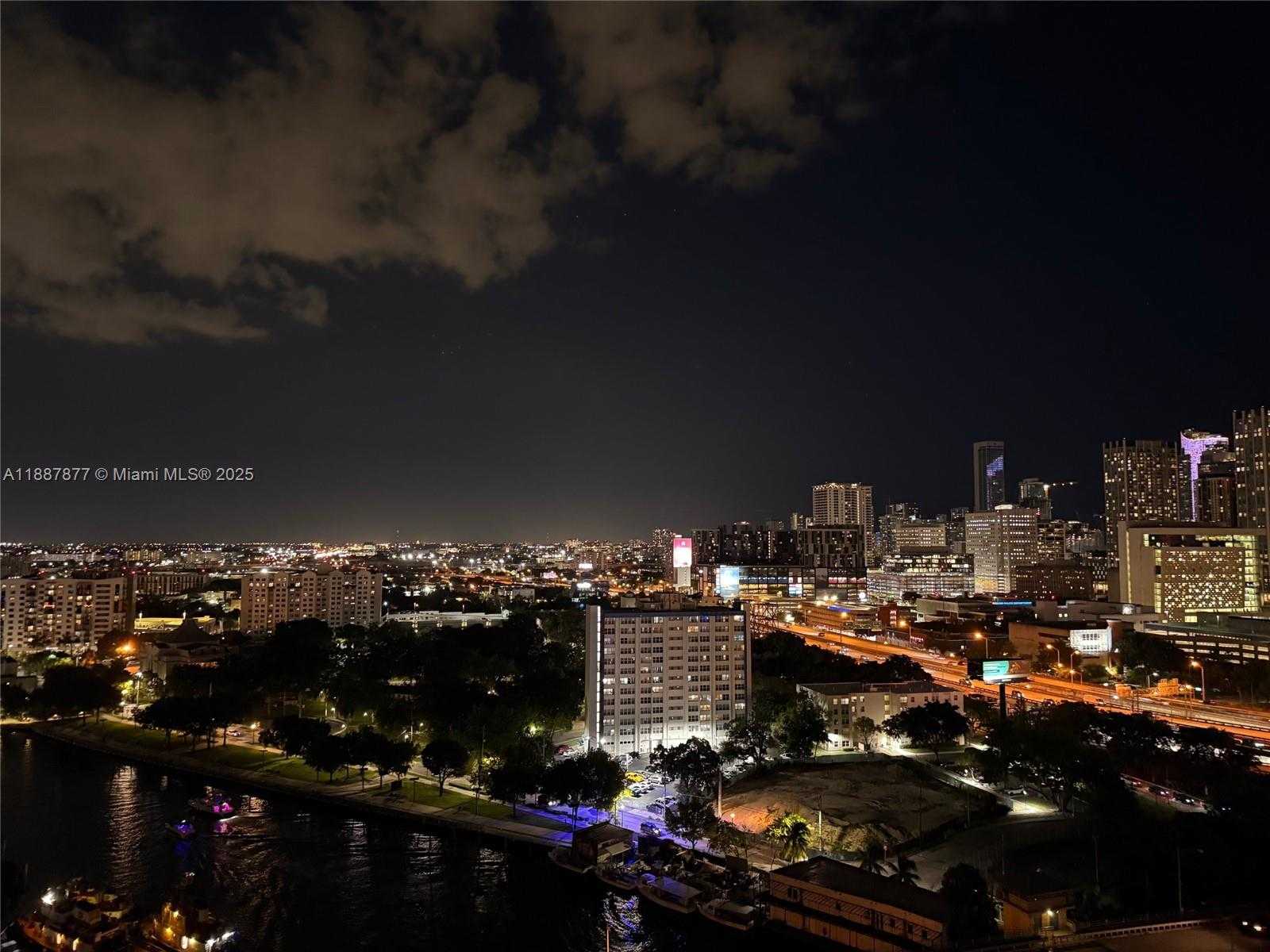Small Image of 10 SOUTH WEST SOUTH RIVER DR #PHI03, Miami Number 40