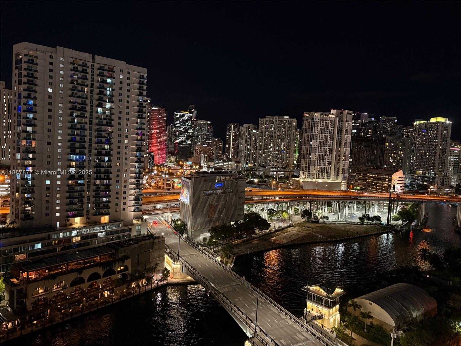Small Image of 10 SOUTH WEST SOUTH RIVER DR #PHI03, Miami Number 41