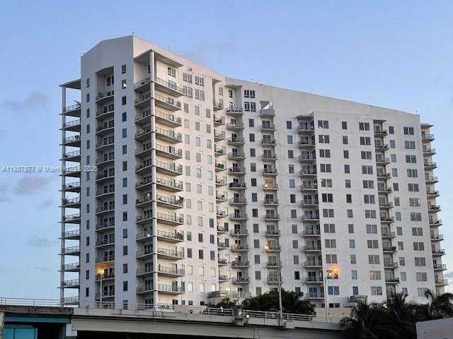 Small Image of 10 SOUTH WEST SOUTH RIVER DR #PHI03, Miami Number 43