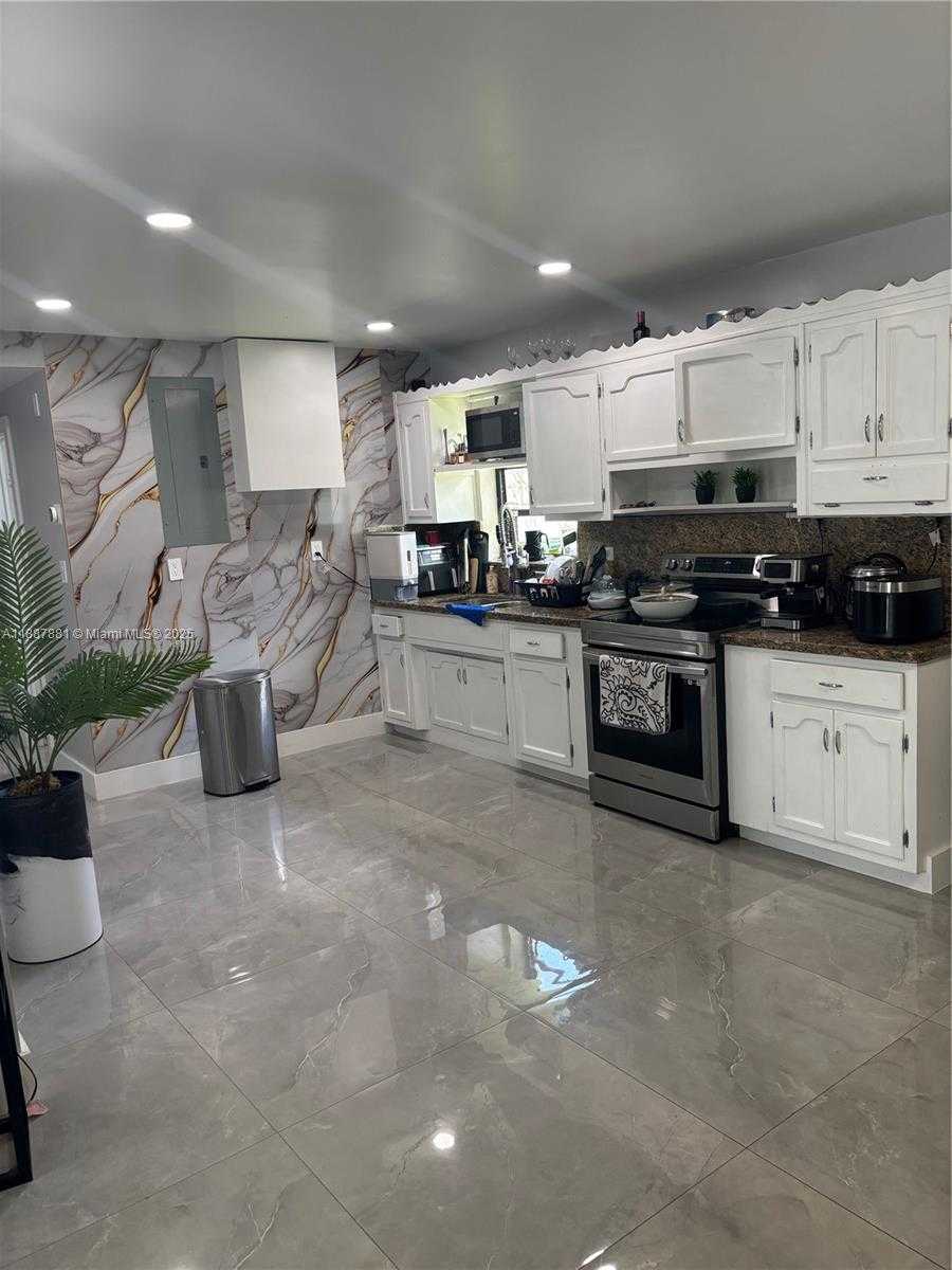 Small Image of 14500 SOUTH WEST 289TH ST, Homestead Number 4