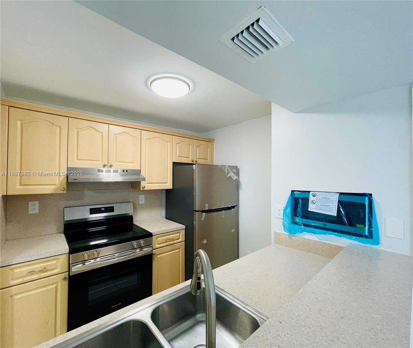 Small Image of 7125 NORTH WEST 186TH ST #B408, Hialeah Number 5