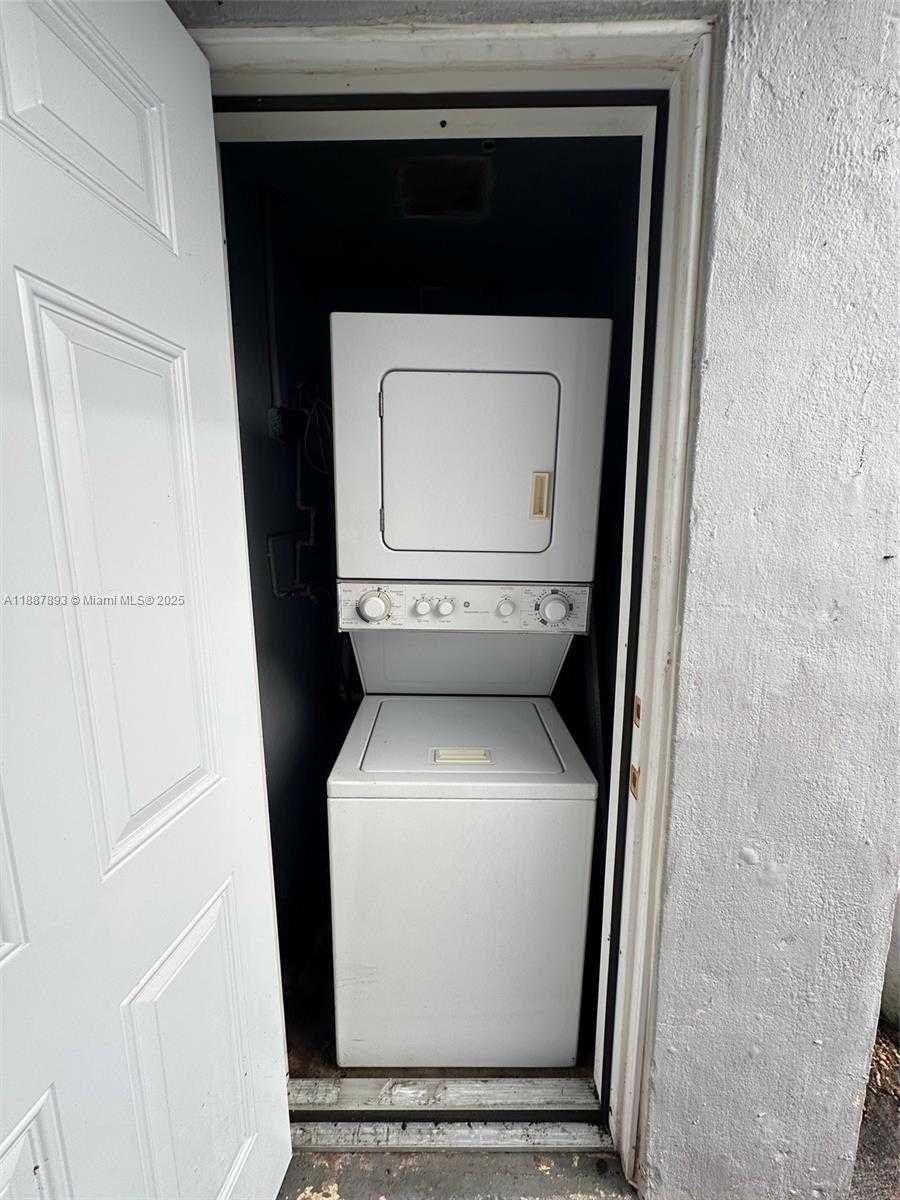 Small Image of 1728 RODMAN ST #1-2, Hollywood Number 11