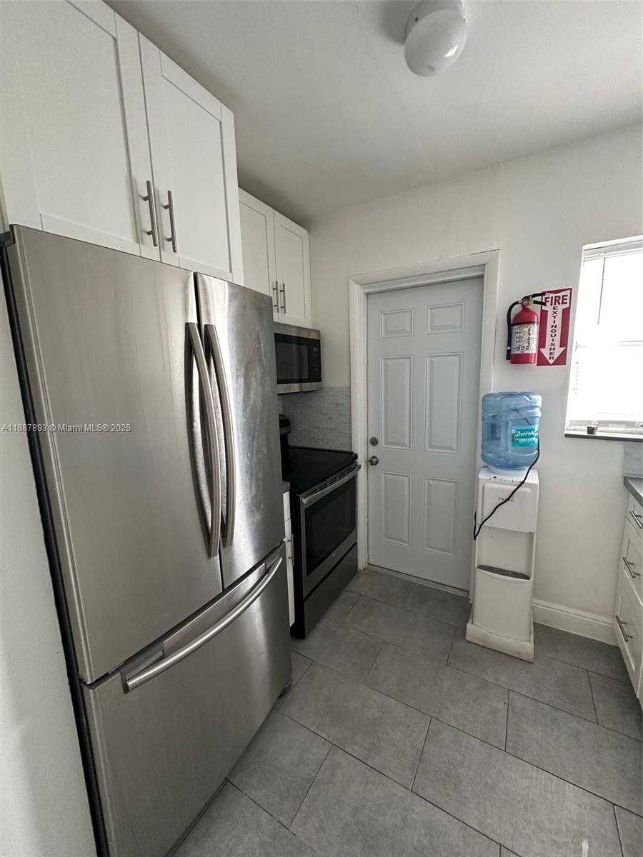 Small Image of 1728 RODMAN ST #1-2, Hollywood Number 4