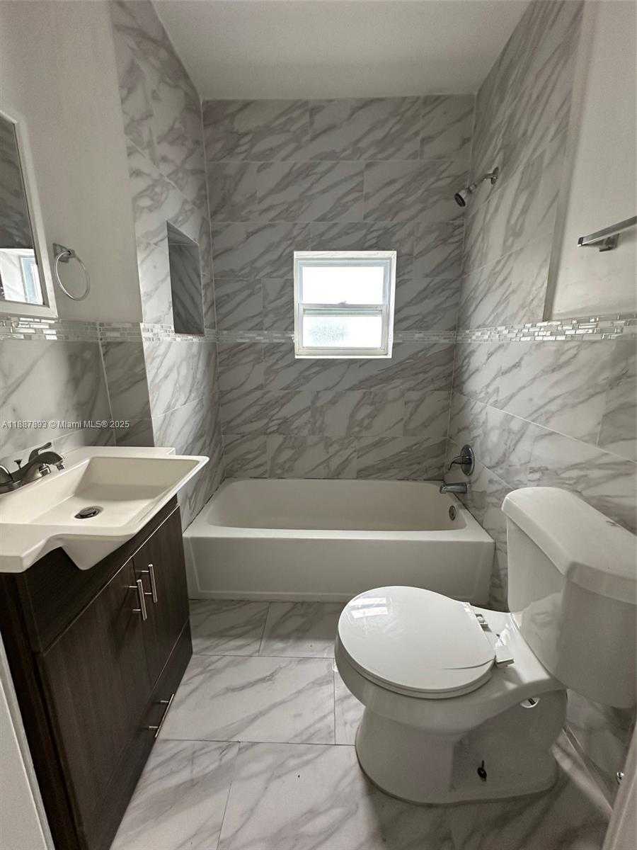 Small Image of 1728 RODMAN ST #1-2, Hollywood Number 5