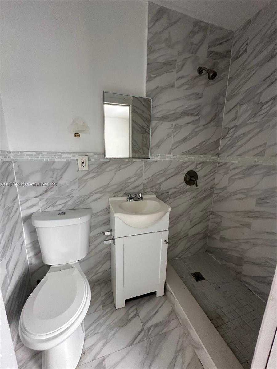 Small Image of 1728 RODMAN ST #1-2, Hollywood Number 8