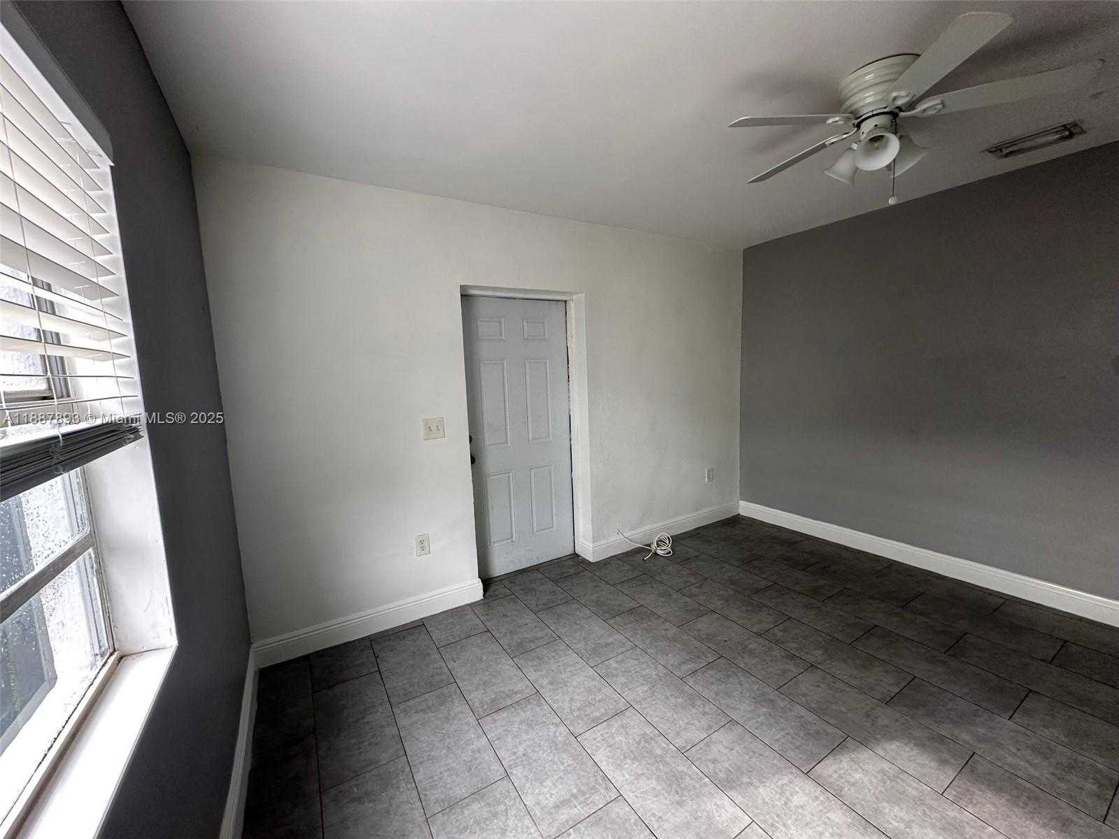 Small Image of 1728 RODMAN ST #1-2, Hollywood Number 9