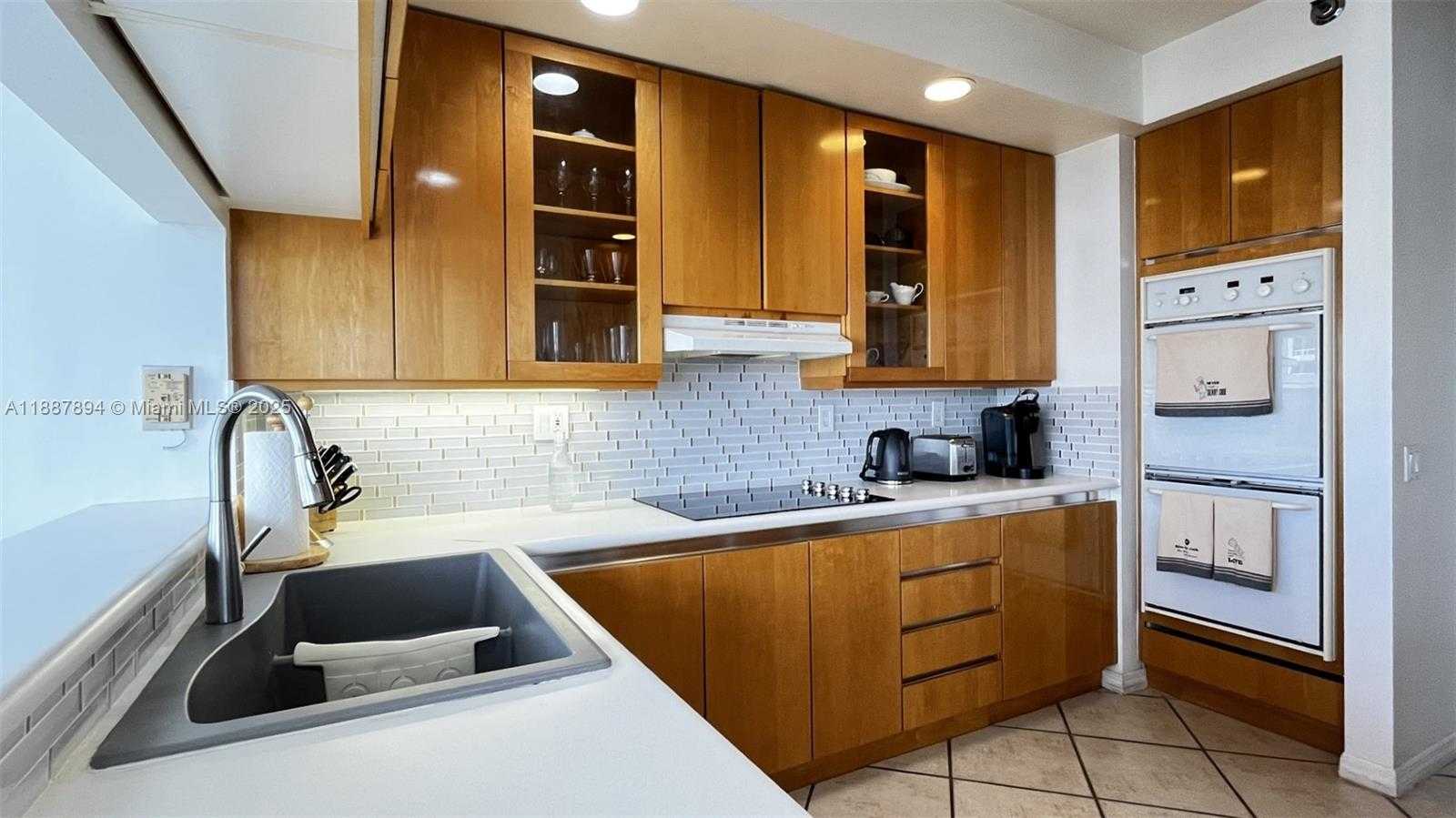 Small Image of 21150 POINT PL #1202, Aventura Number 19