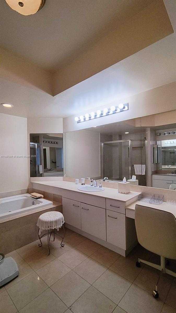 Small Image of 21150 POINT PL #1202, Aventura Number 23