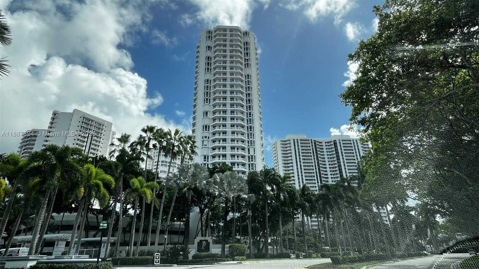 Small Image of 21150 POINT PL #1202, Aventura Number 3