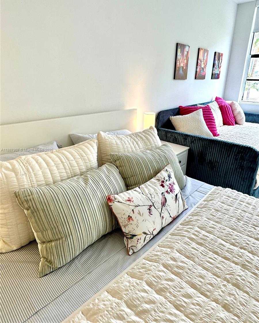 Small Image of 710 WASHINGTON AVE #407, Miami Beach Number 3