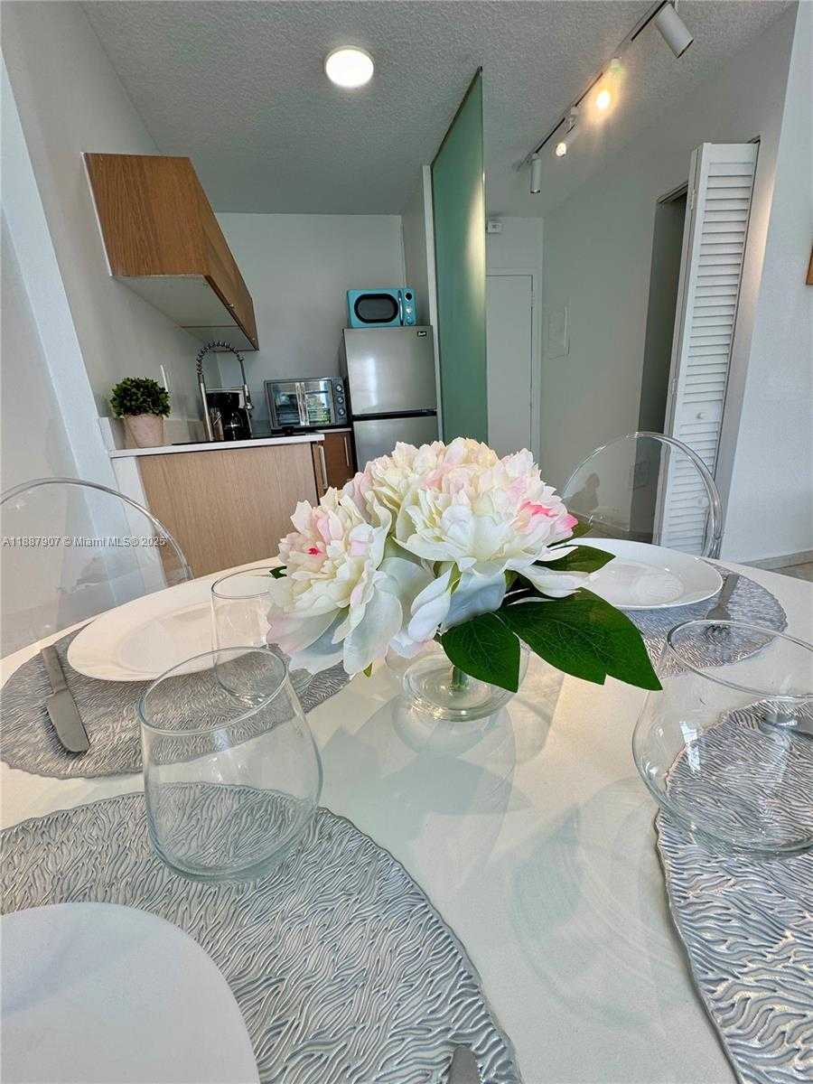 Small Image of 710 WASHINGTON AVE #407, Miami Beach Number 8