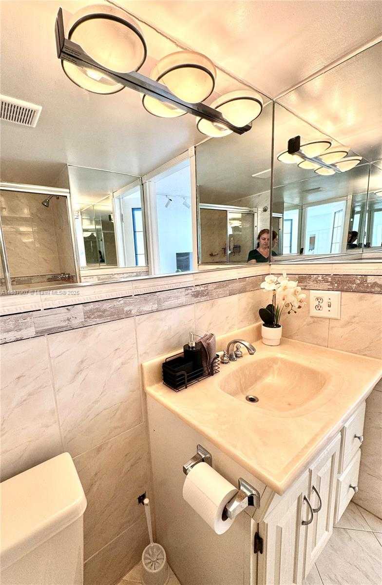 Small Image of 710 WASHINGTON AVE #407, Miami Beach Number 9