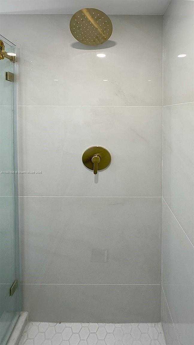 Small Image of 3301 NORTH COUNTRY CLUB DR #502, Aventura Number 12