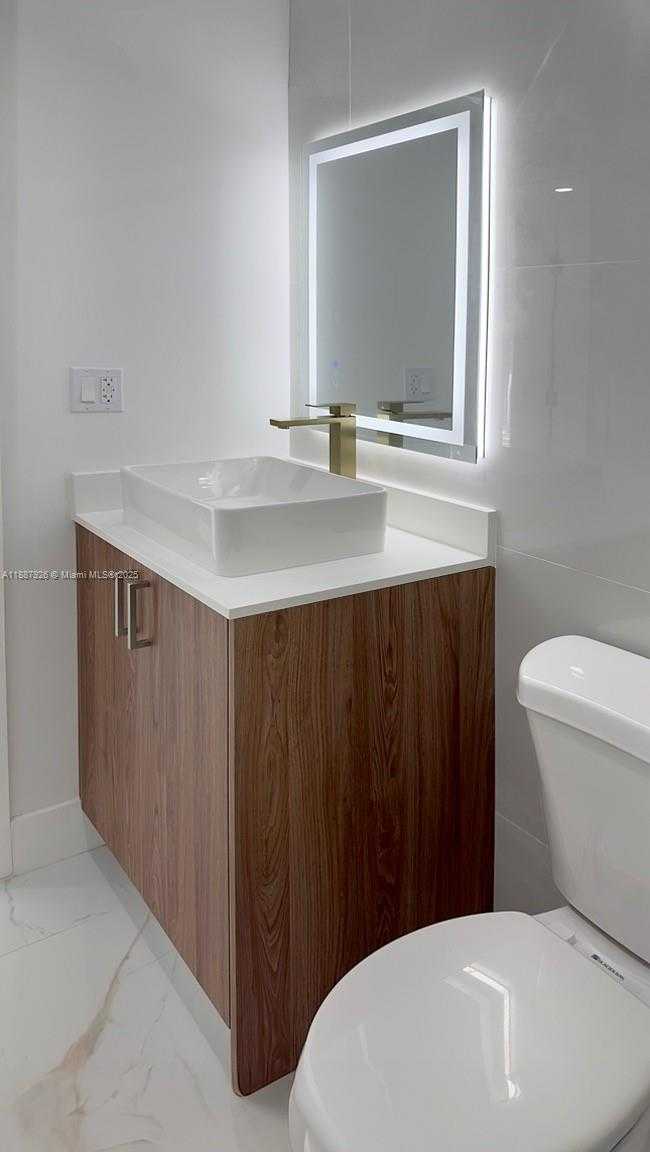 Small Image of 3301 NORTH COUNTRY CLUB DR #502, Aventura Number 15