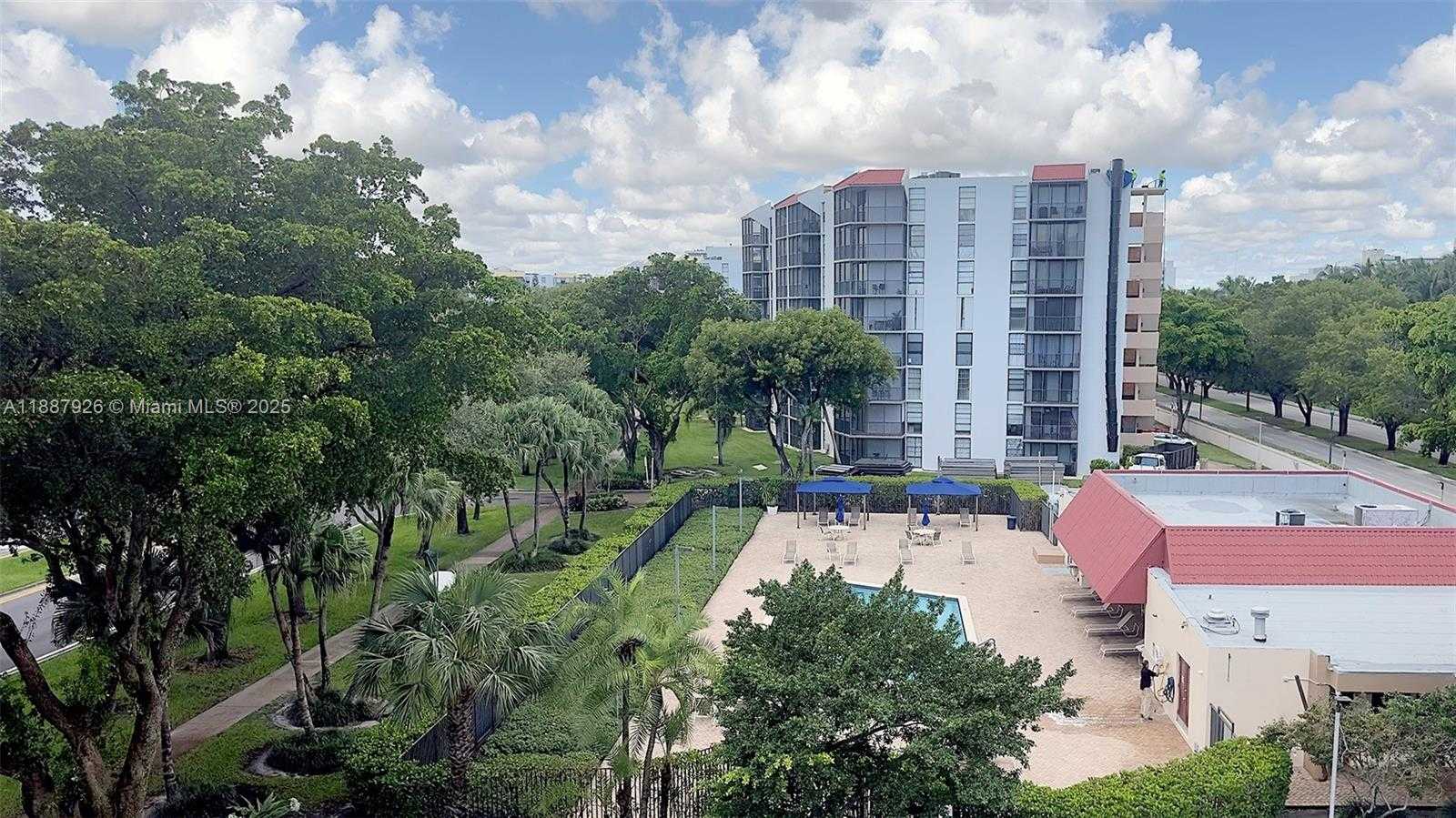 Small Image of 3301 NORTH COUNTRY CLUB DR #502, Aventura Number 20