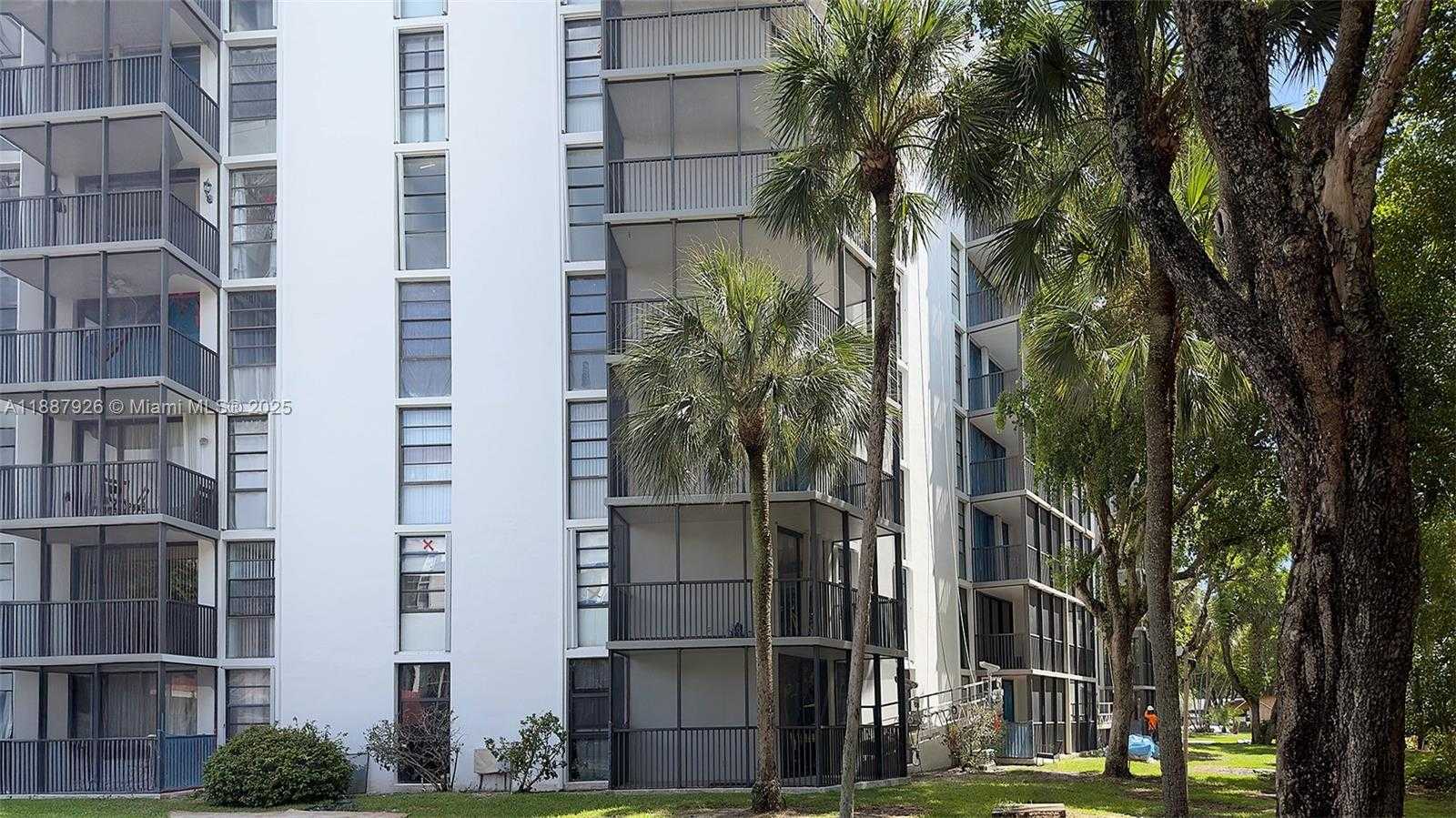 Small Image of 3301 NORTH COUNTRY CLUB DR #502, Aventura Number 24