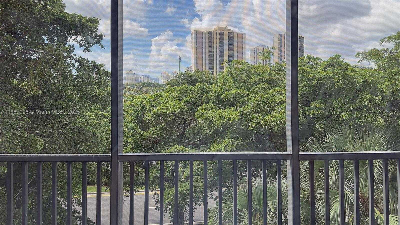 Small Image of 3301 NORTH COUNTRY CLUB DR #502, Aventura Number 4