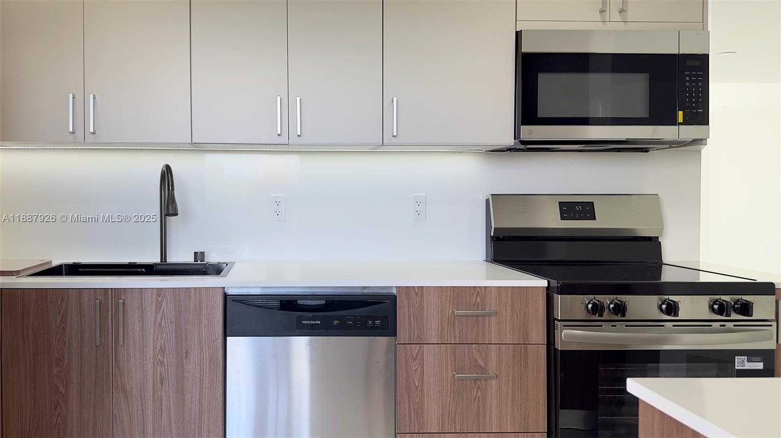 Small Image of 3301 NORTH COUNTRY CLUB DR #502, Aventura Number 5