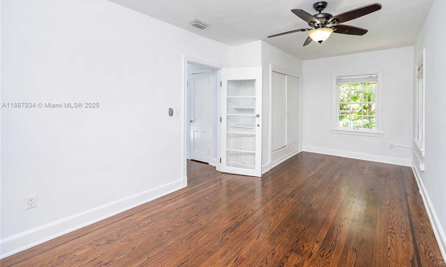 Small Image of 3569 AVOCADO AVE, Coconut Grove Number 15
