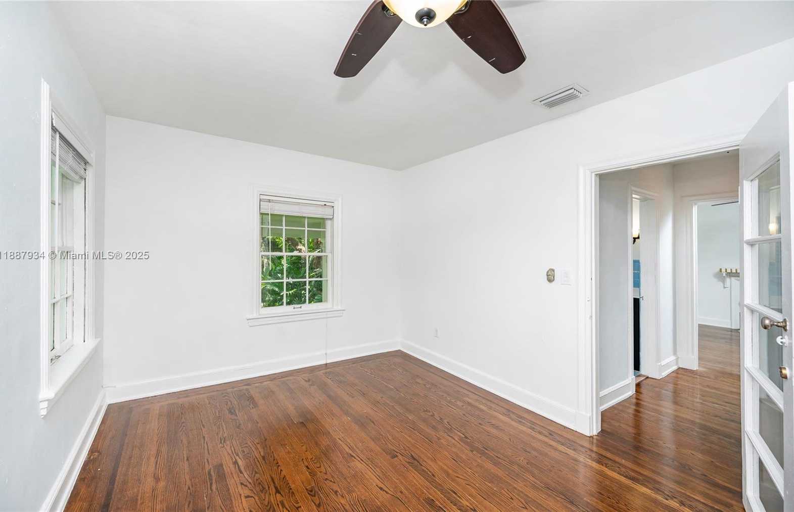 Small Image of 3569 AVOCADO AVE, Coconut Grove Number 16