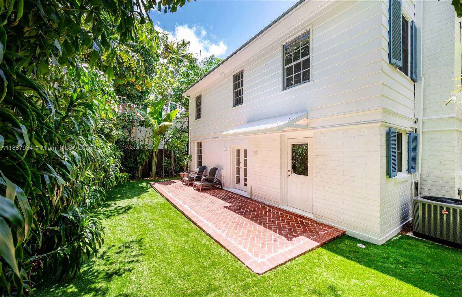 Small Image of 3569 AVOCADO AVE, Coconut Grove Number 17