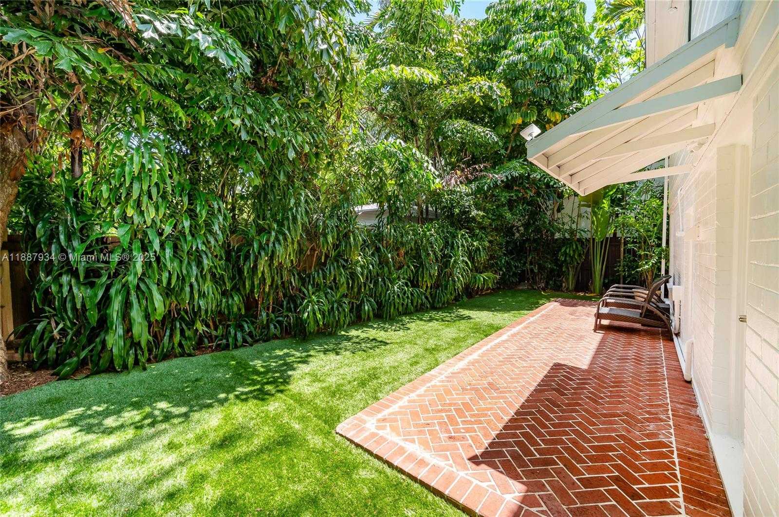 Small Image of 3569 AVOCADO AVE, Coconut Grove Number 18