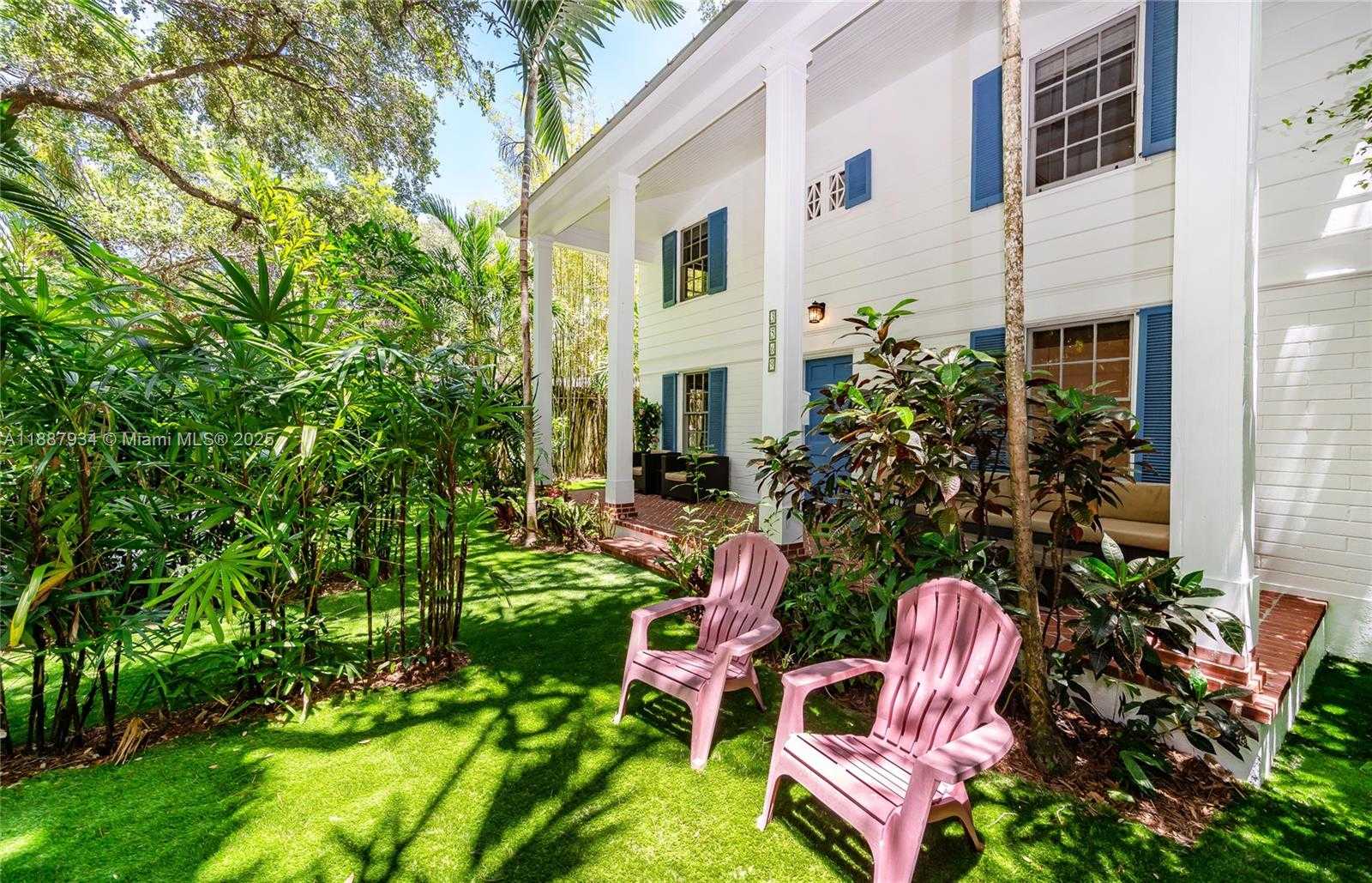 Small Image of 3569 AVOCADO AVE, Coconut Grove Number 19