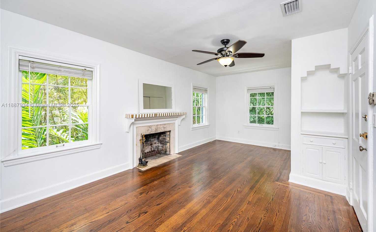 Small Image of 3569 AVOCADO AVE, Coconut Grove Number 2
