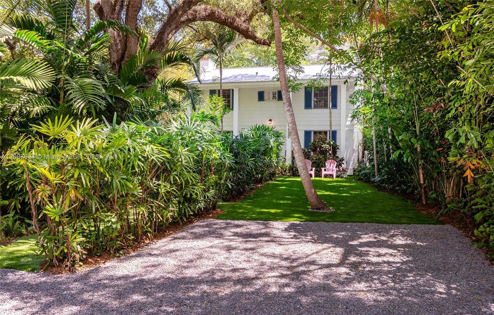 Small Image of 3569 AVOCADO AVE, Coconut Grove Number 21