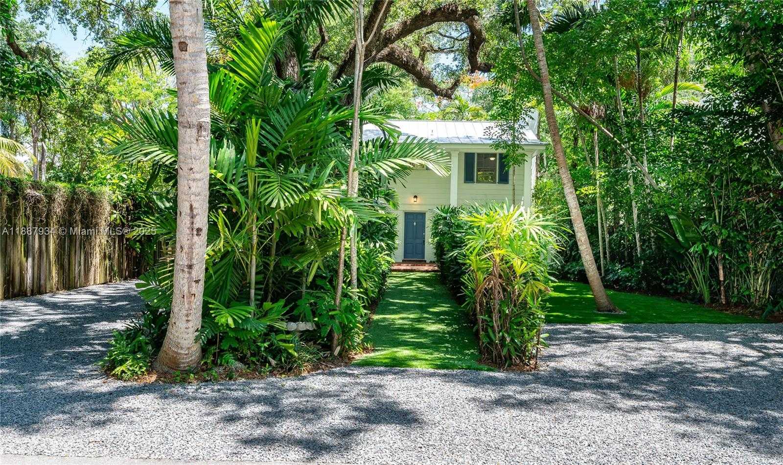 Small Image of 3569 AVOCADO AVE, Coconut Grove Number 5