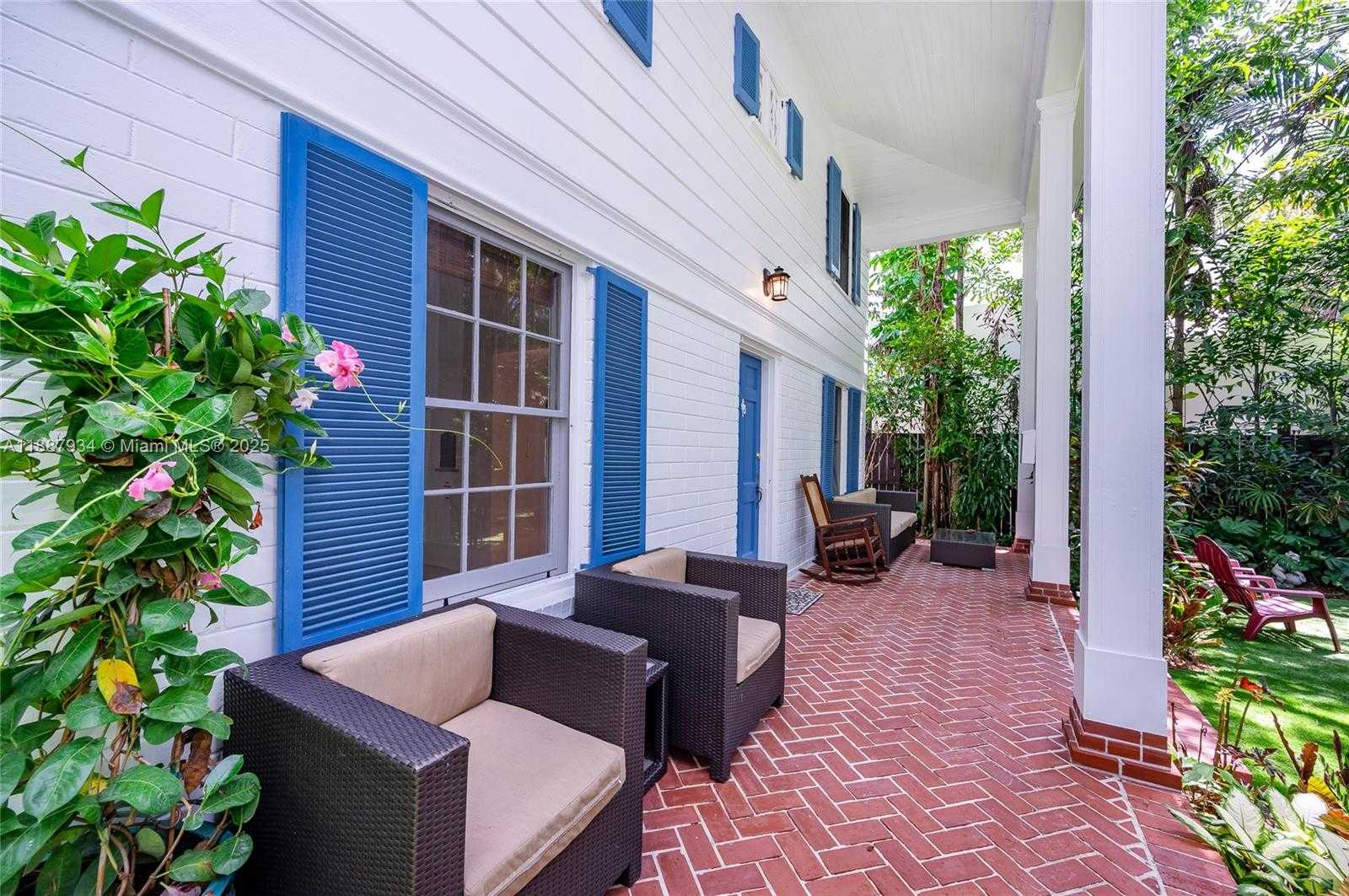 Small Image of 3569 AVOCADO AVE, Coconut Grove Number 6