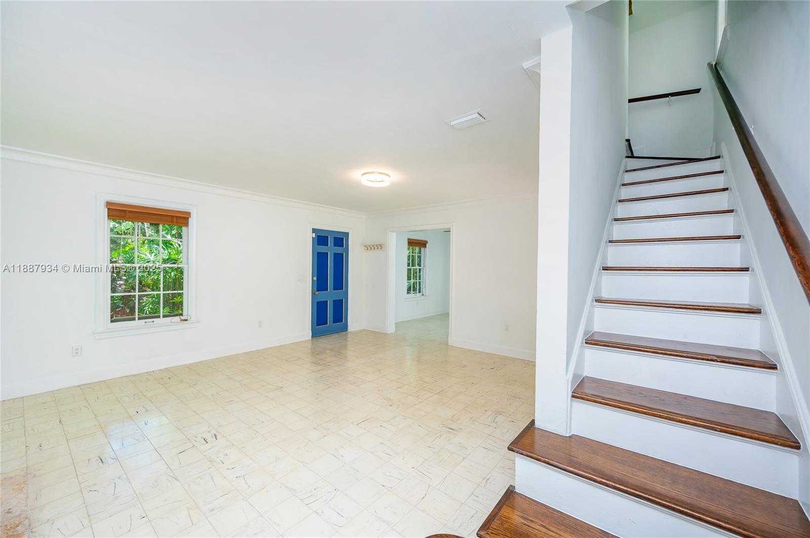 Small Image of 3569 AVOCADO AVE, Coconut Grove Number 9