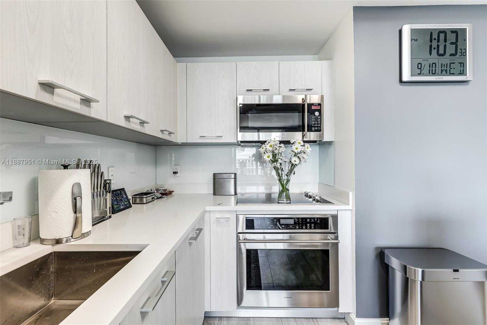 Small Image of 45 SOUTH WEST 9TH ST #3905, Miami Number 20