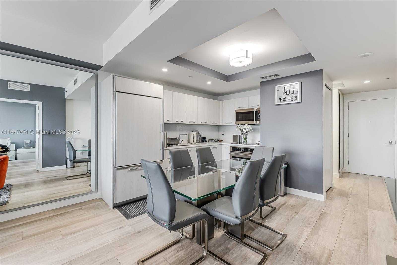 Small Image of 45 SOUTH WEST 9TH ST #3905, Miami Number 22