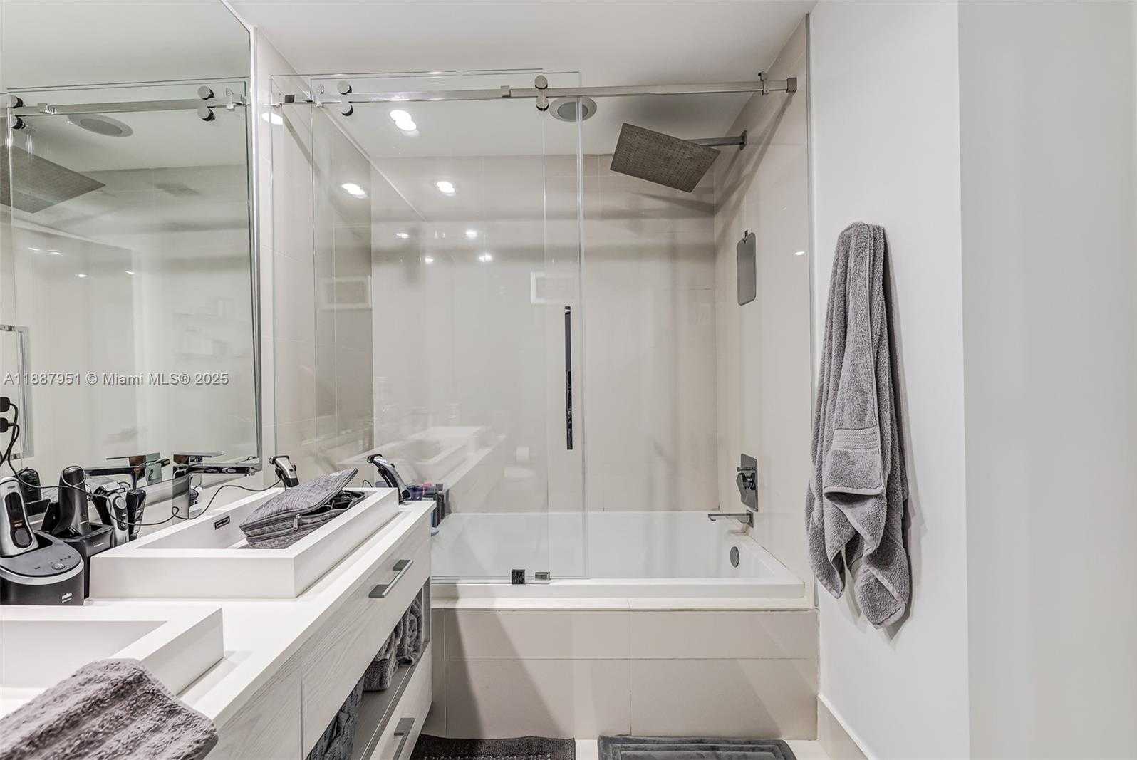 Small Image of 45 SOUTH WEST 9TH ST #3905, Miami Number 30